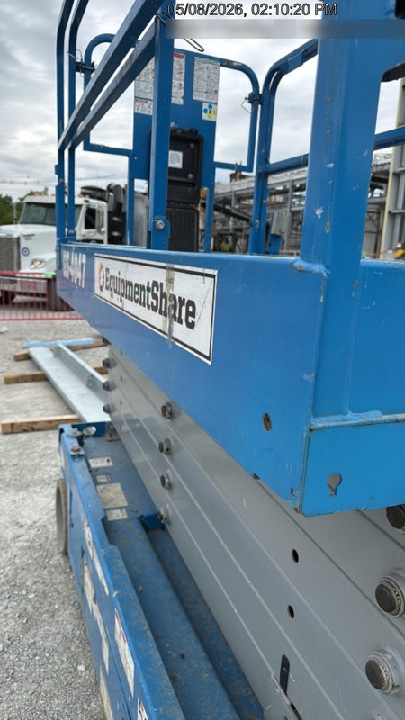 2019 Genie GS-4047 Folding rails with half height swing gate