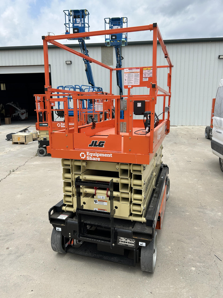 2025 JLG ES3246