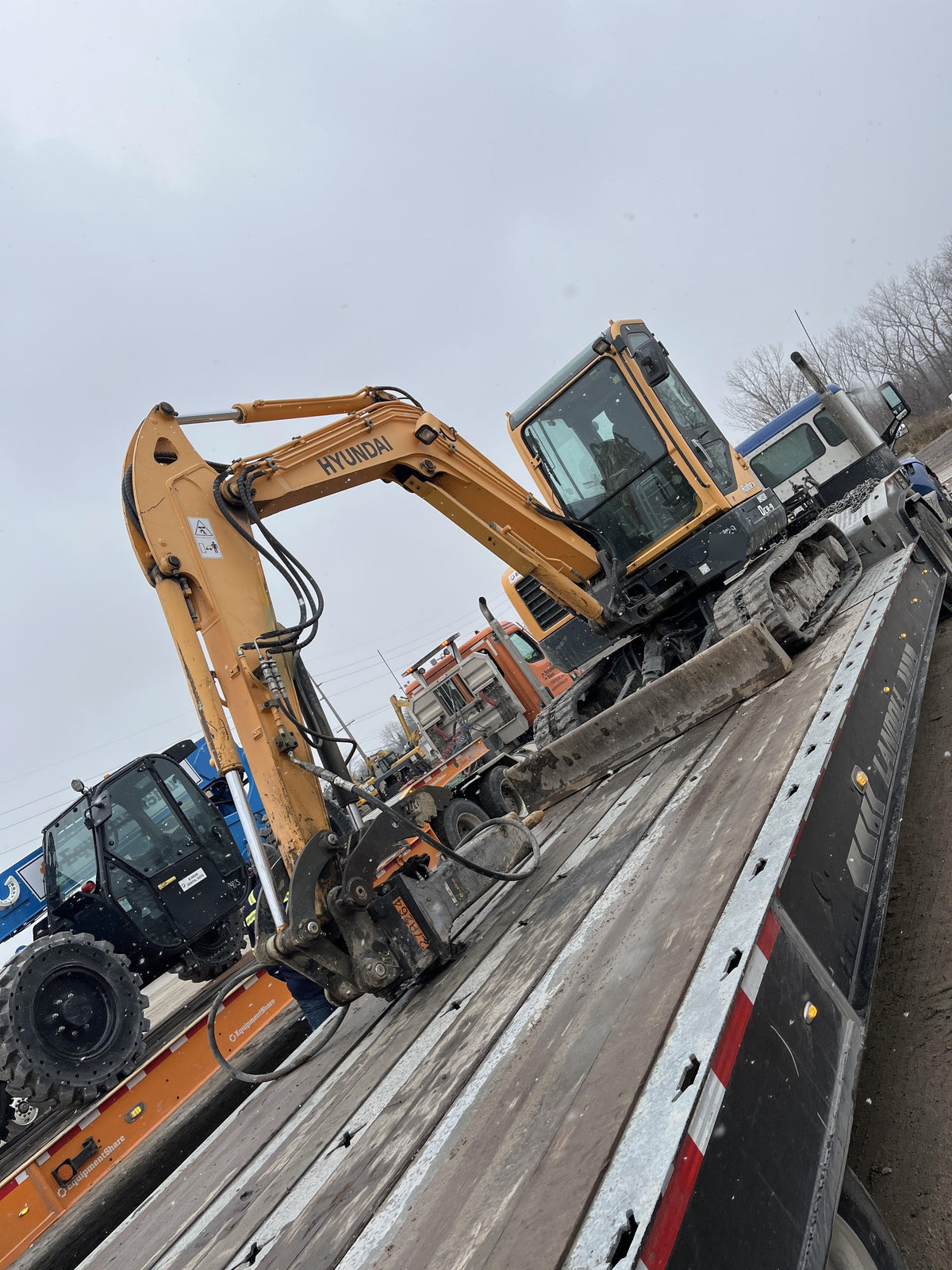 2013 HYUNDAI R60CR-9A