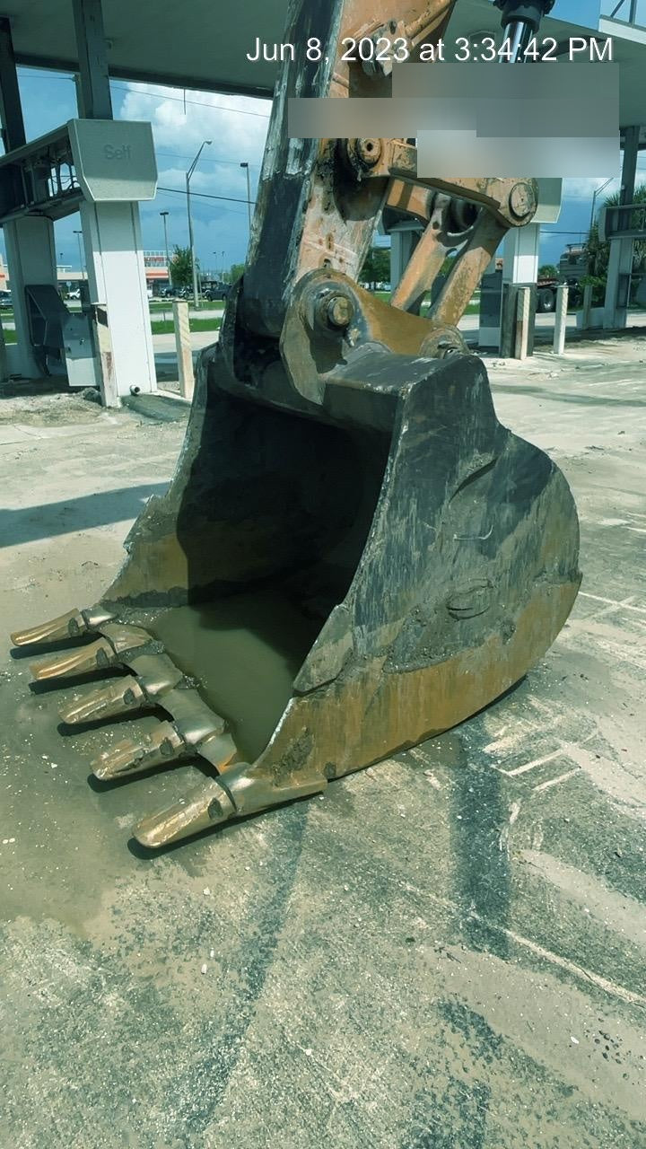 2017 CASE 36" Bucket - Case