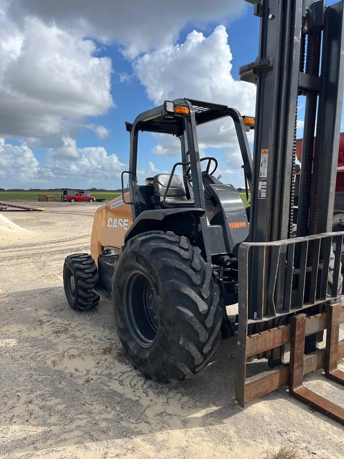 2023 CASE 588H