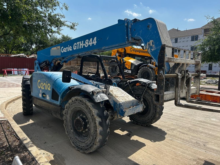 2017 GENIE GTH-844