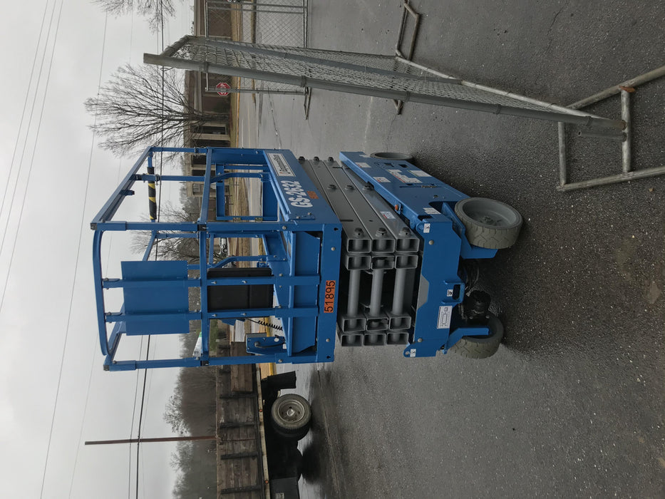 2019 Genie GS-2632 Folding rails with half height swing gate