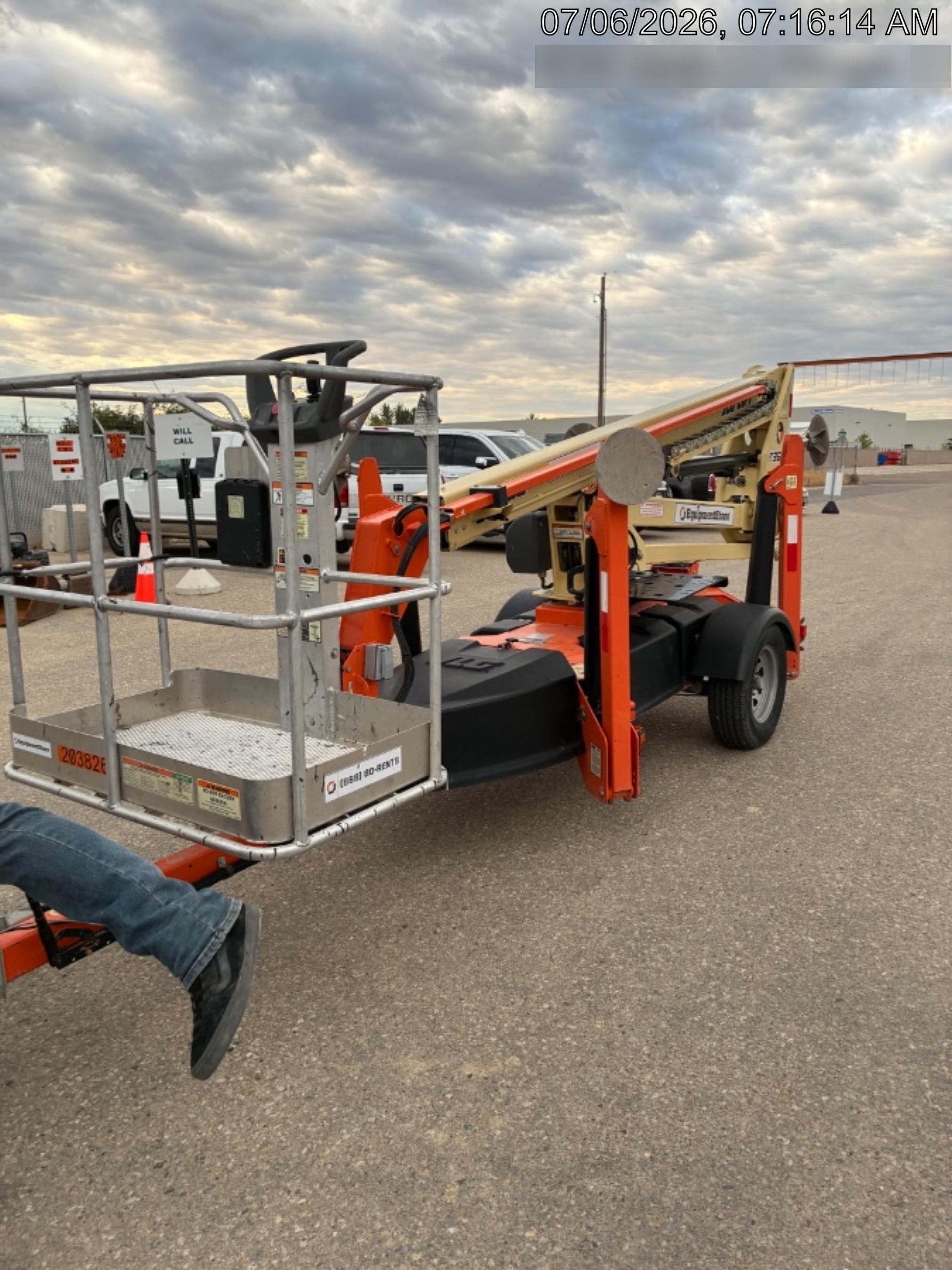 2022 JLG T350