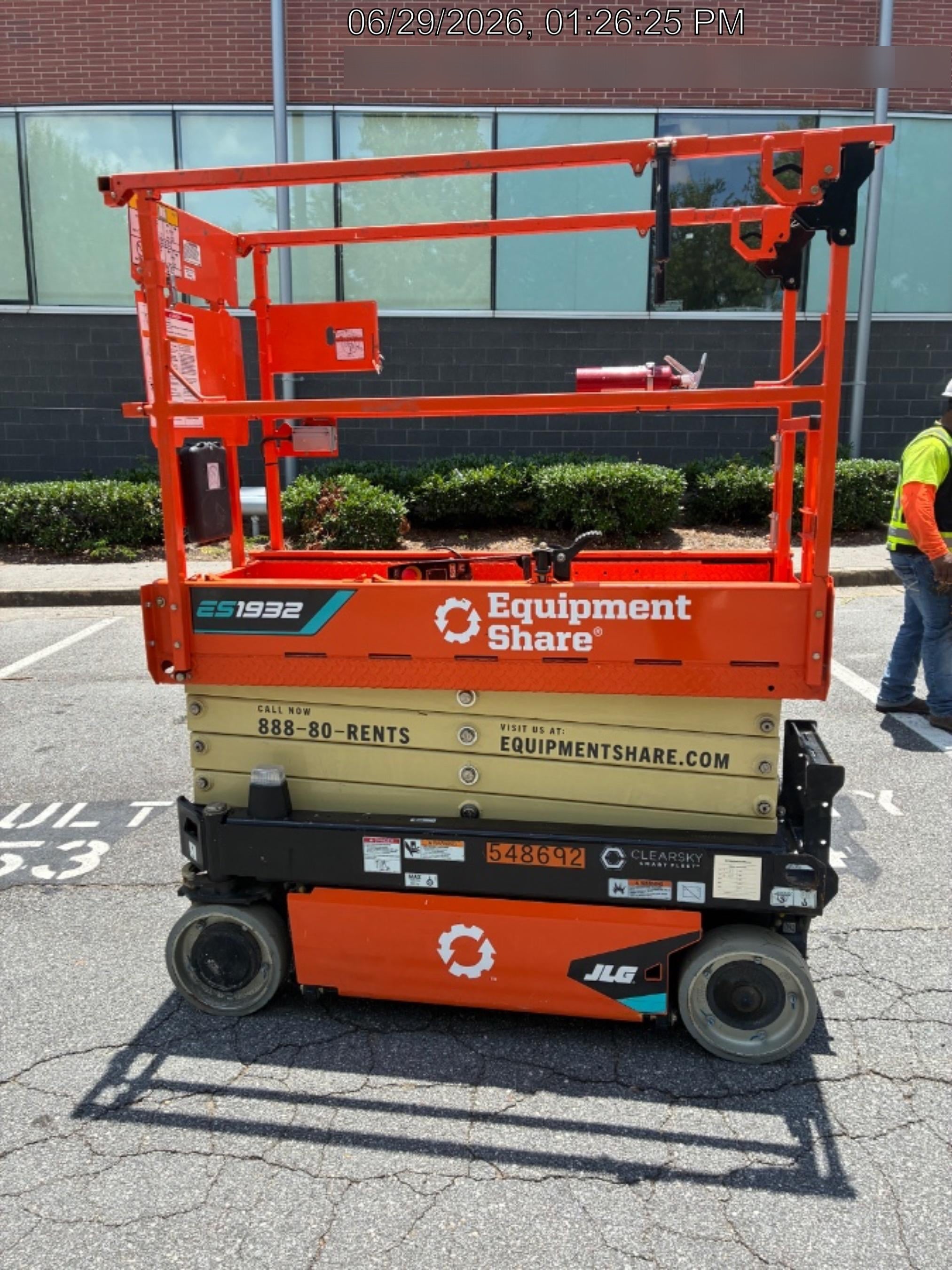 2025 JLG ES1932