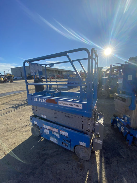 2019 Genie GS-1930 Fixed rails with chain Entry