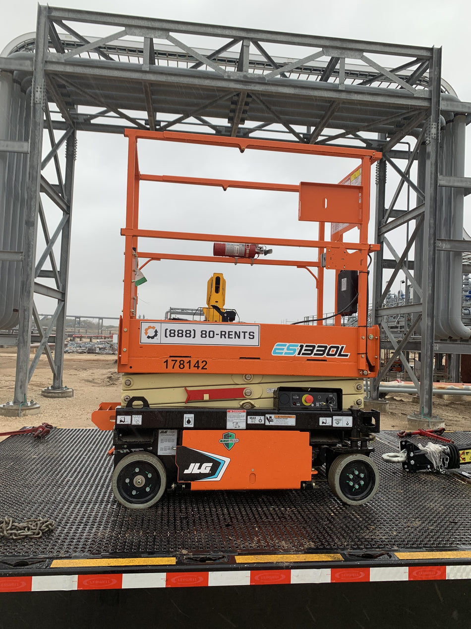 2021 JLG ES1330L