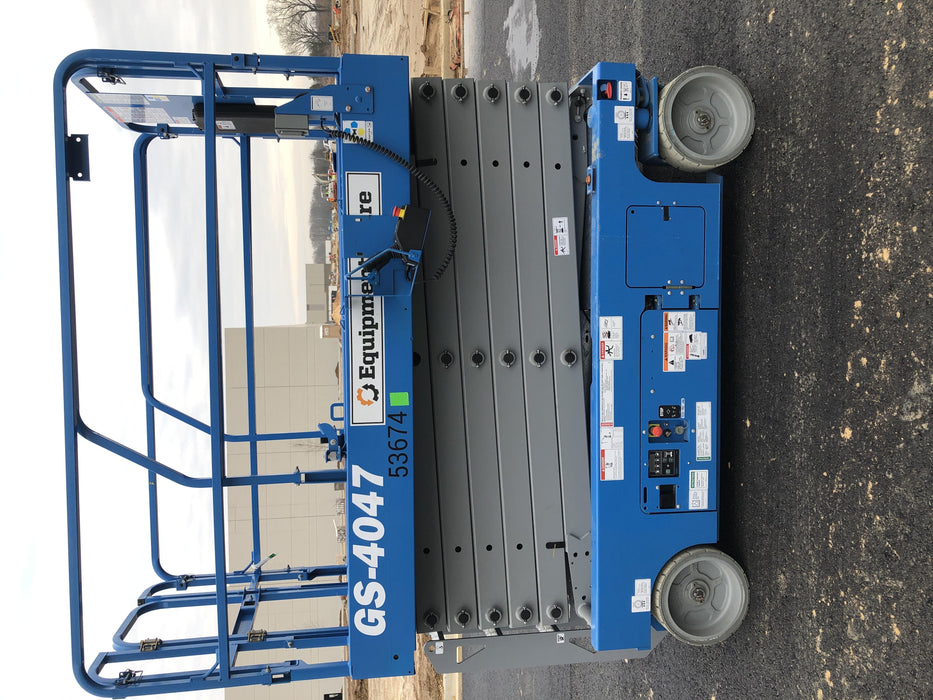 2019 Genie GS-4047 Folding rails with half height swing gate