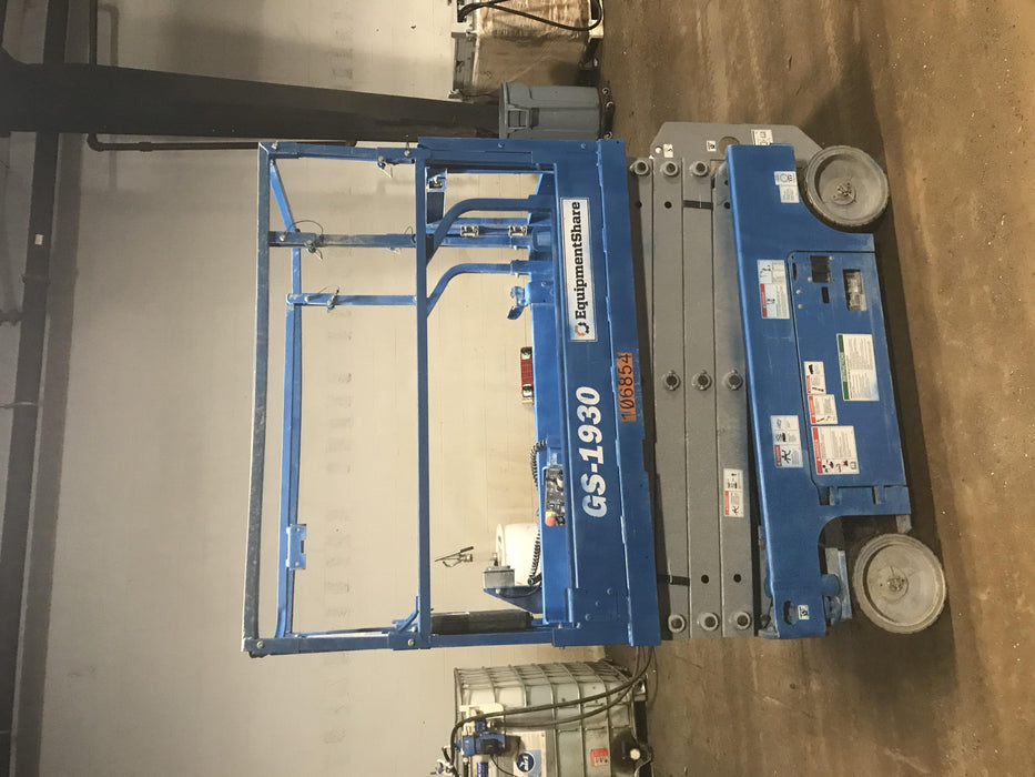 2020 Genie GS-1930 Solid Non Marking Tires, Beacon, Folding rails with half height swing gate, 800W Inverter