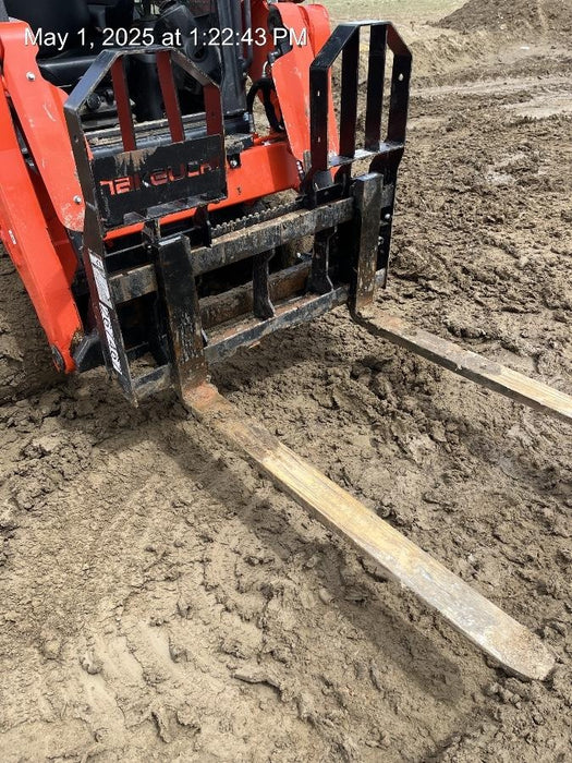 2022 TAKEUCHI 48" Pallet Forks - Takeuchi