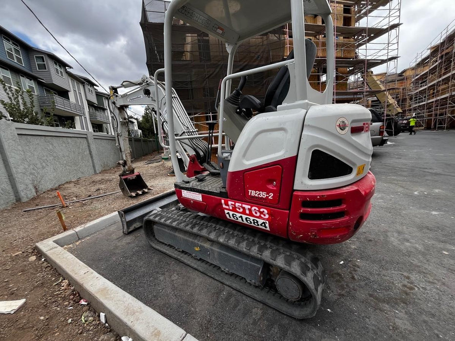 2021 TAKEUCHI TB235-2R