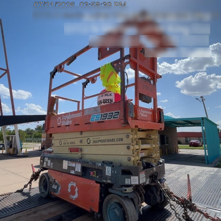 2022 JLG ES1932