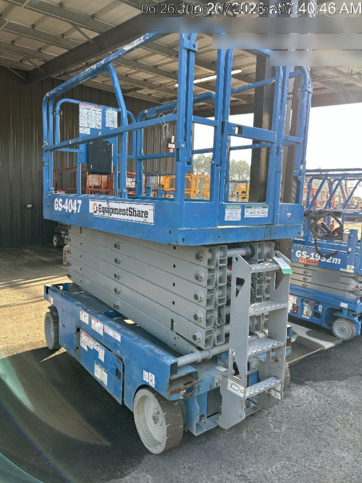 2019 Genie GS-4047 Folding rails with half height swing gate