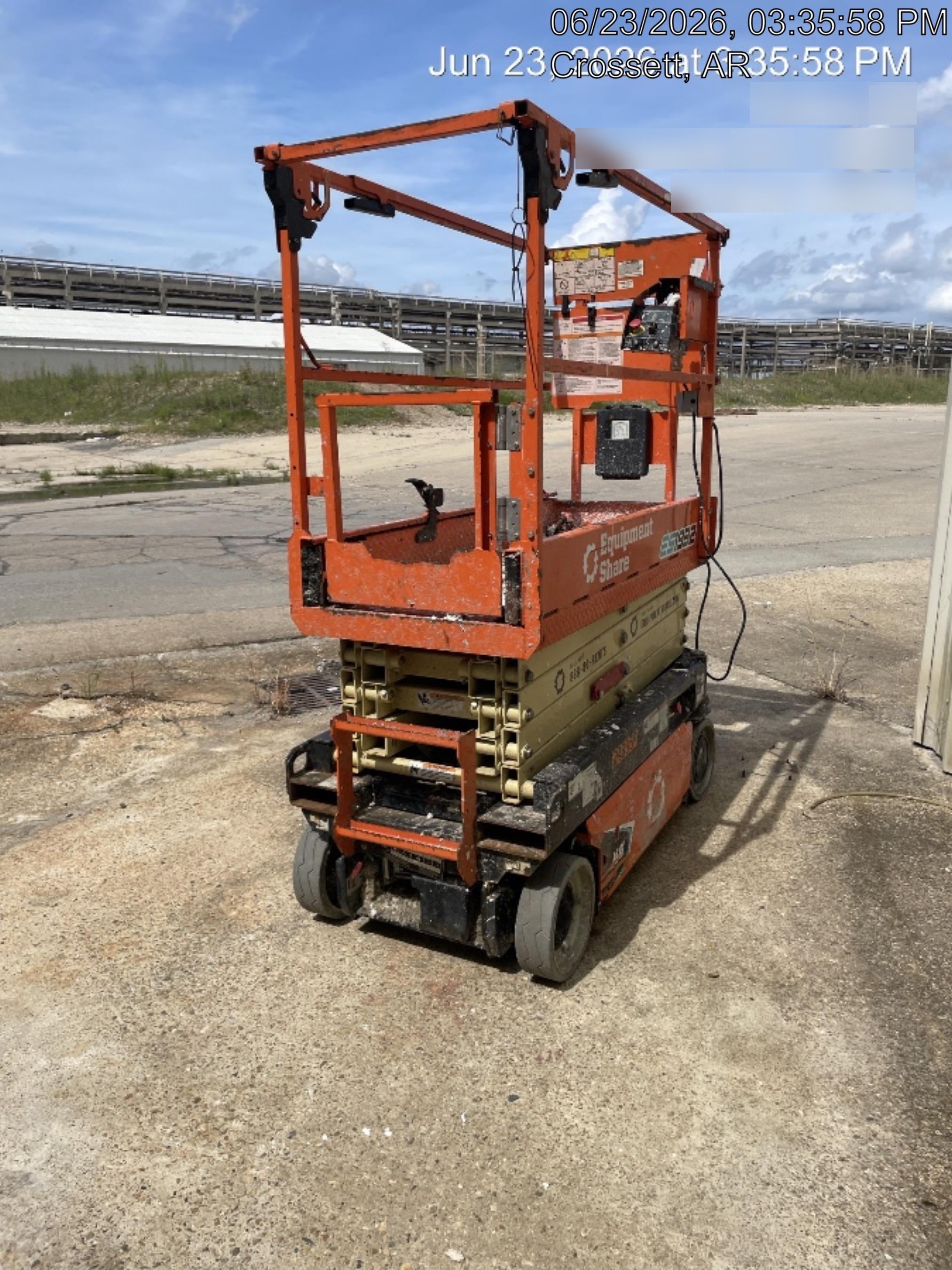 2023 JLG ES1932