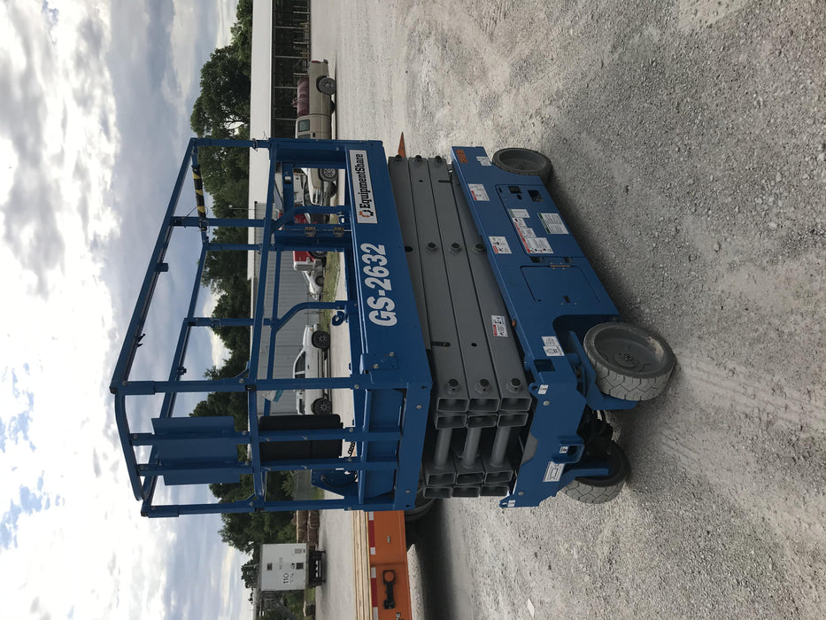 2020 Genie GS-2632 Standard, Folding half height swing gate