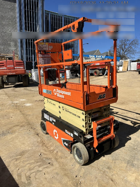 2023 JLG ES1932