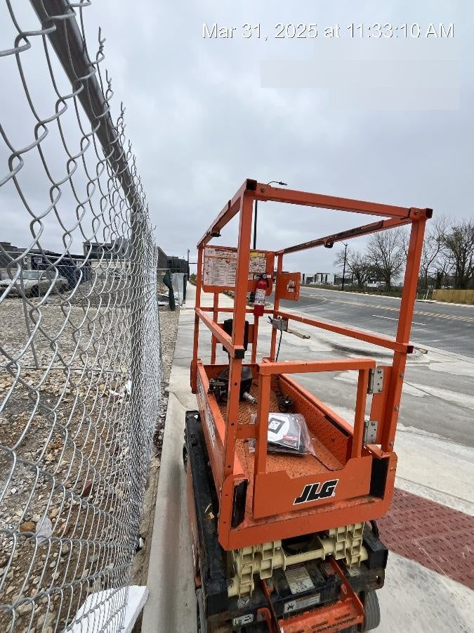 2021 JLG ES1330L