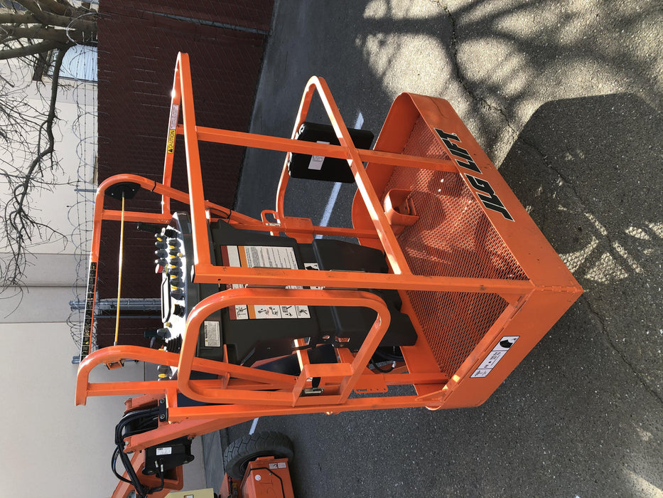 2020 JLG E300AJP