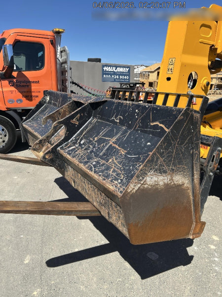 2022 JLG 1001100823