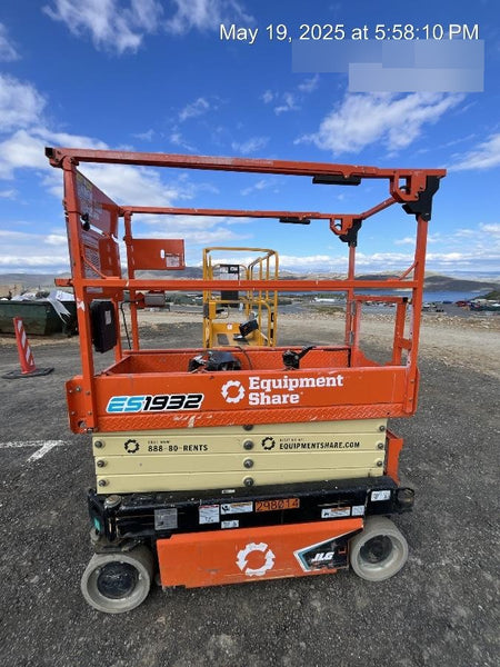 2023 JLG ES1932