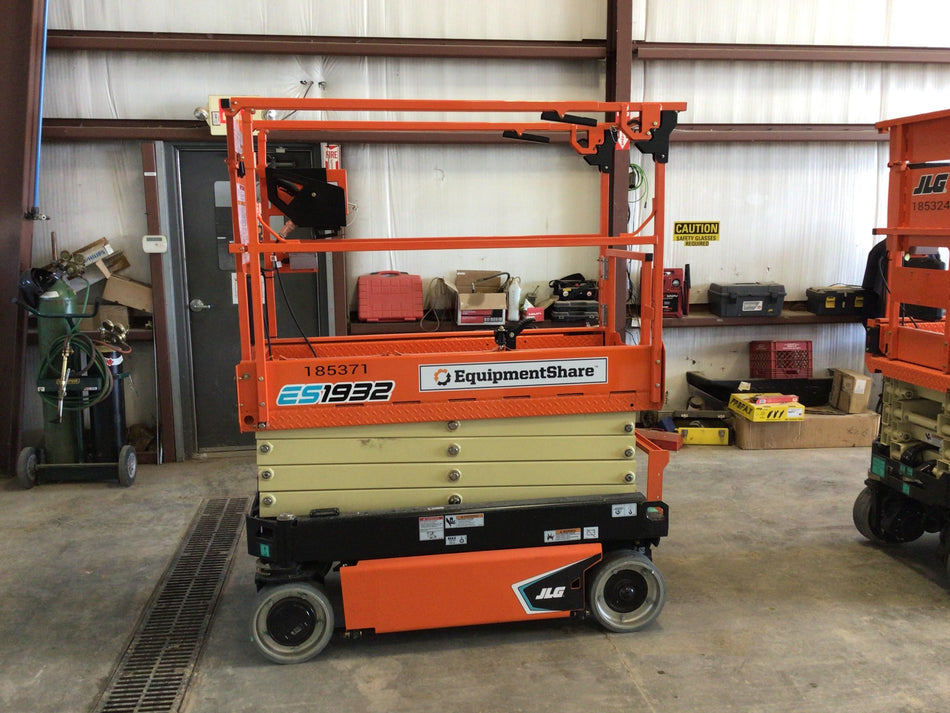 2021 JLG ES1932