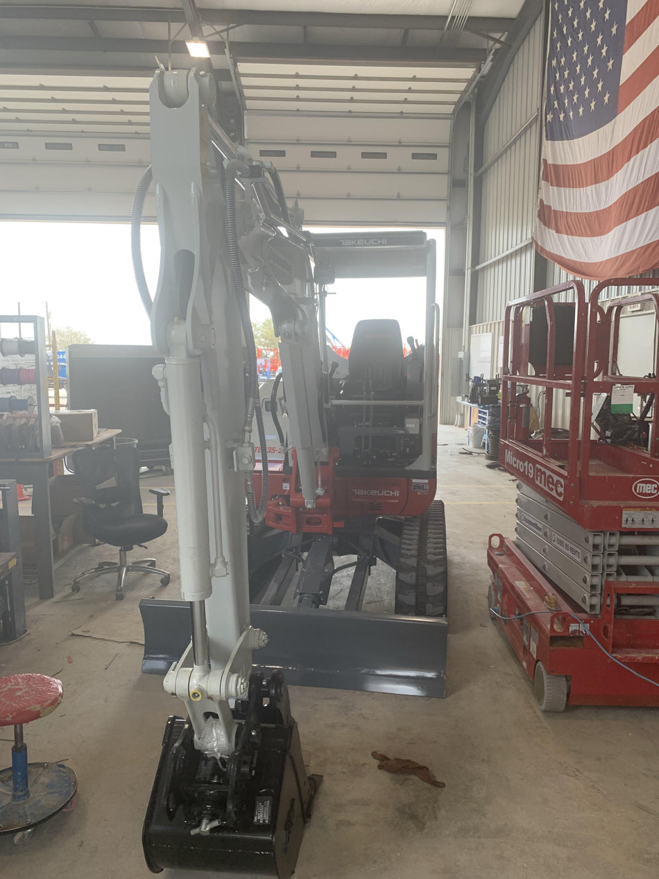 2022 TAKEUCHI TB235-2R
