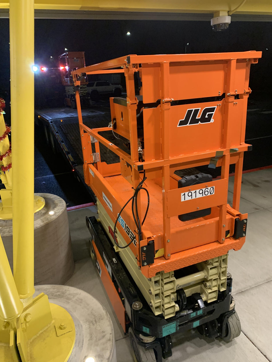 2021 JLG ES1932