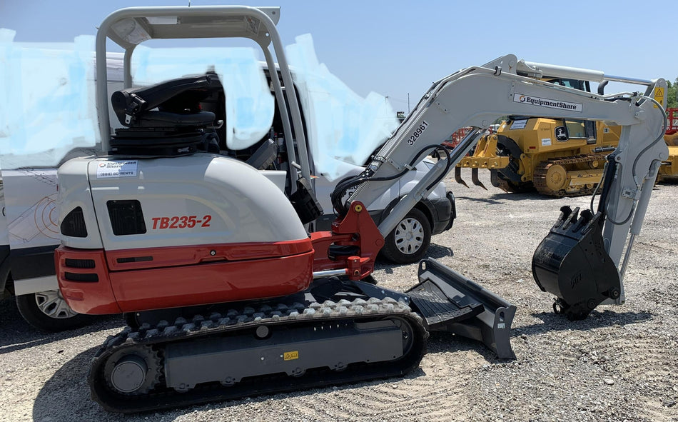 2023 TAKEUCHI TB235-2R