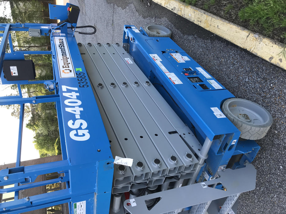 2019 Genie GS-4047 Folding rails with half height swing gate
