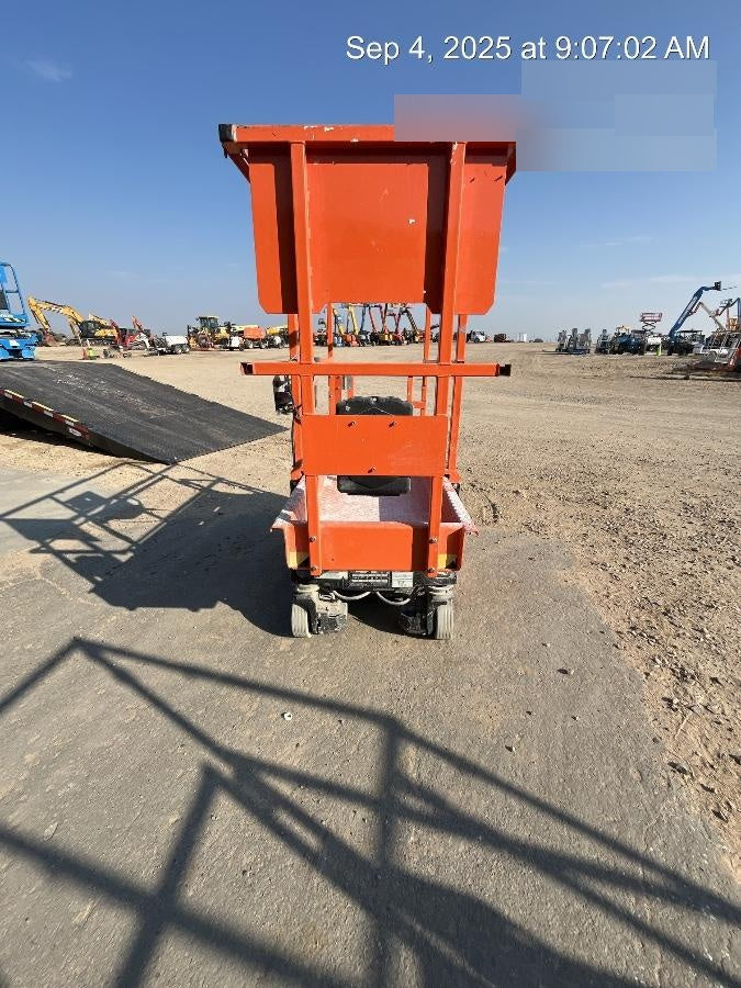 2022 JLG ES1330L