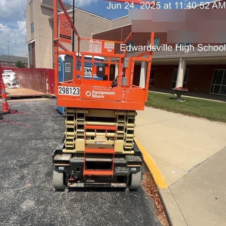 2023 JLG ES3246