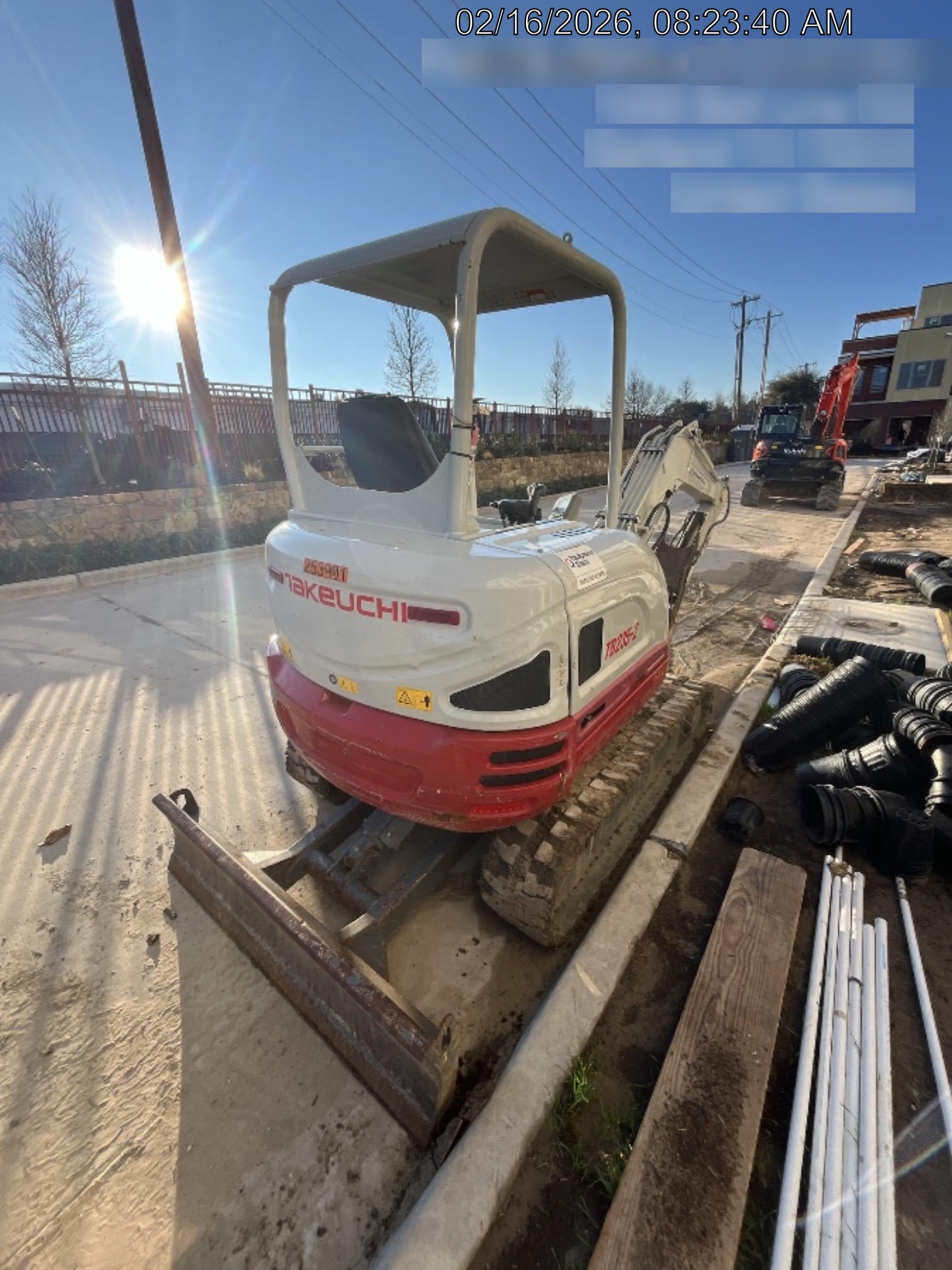 2022 TAKEUCHI TB235-2R