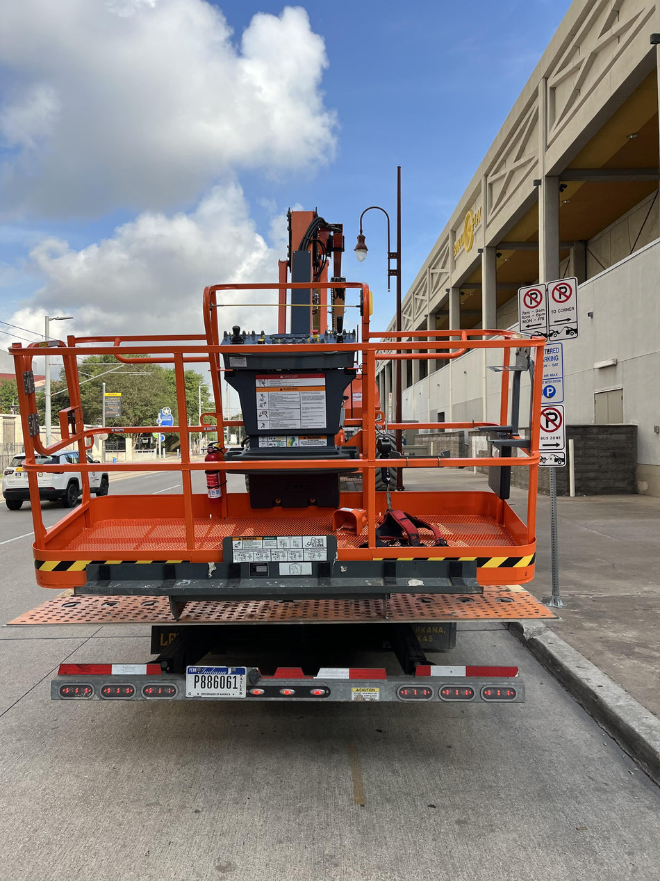 2023 JLG 860SJ