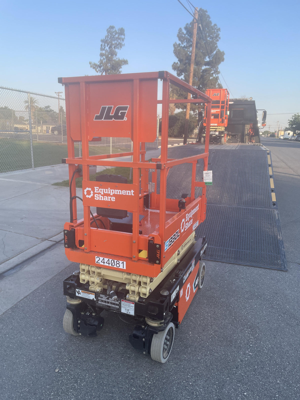 2022 JLG ES1330L