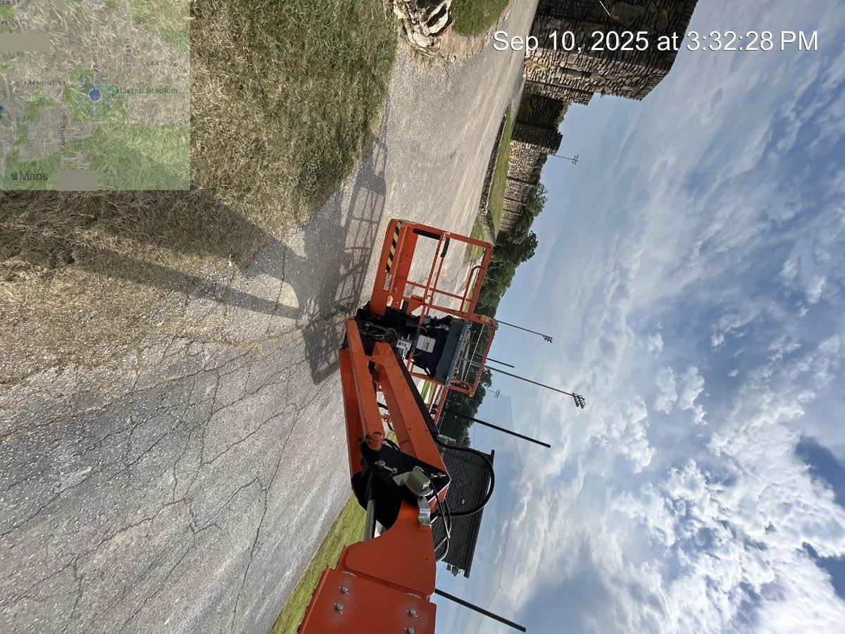 2022 JLG 660SJ
