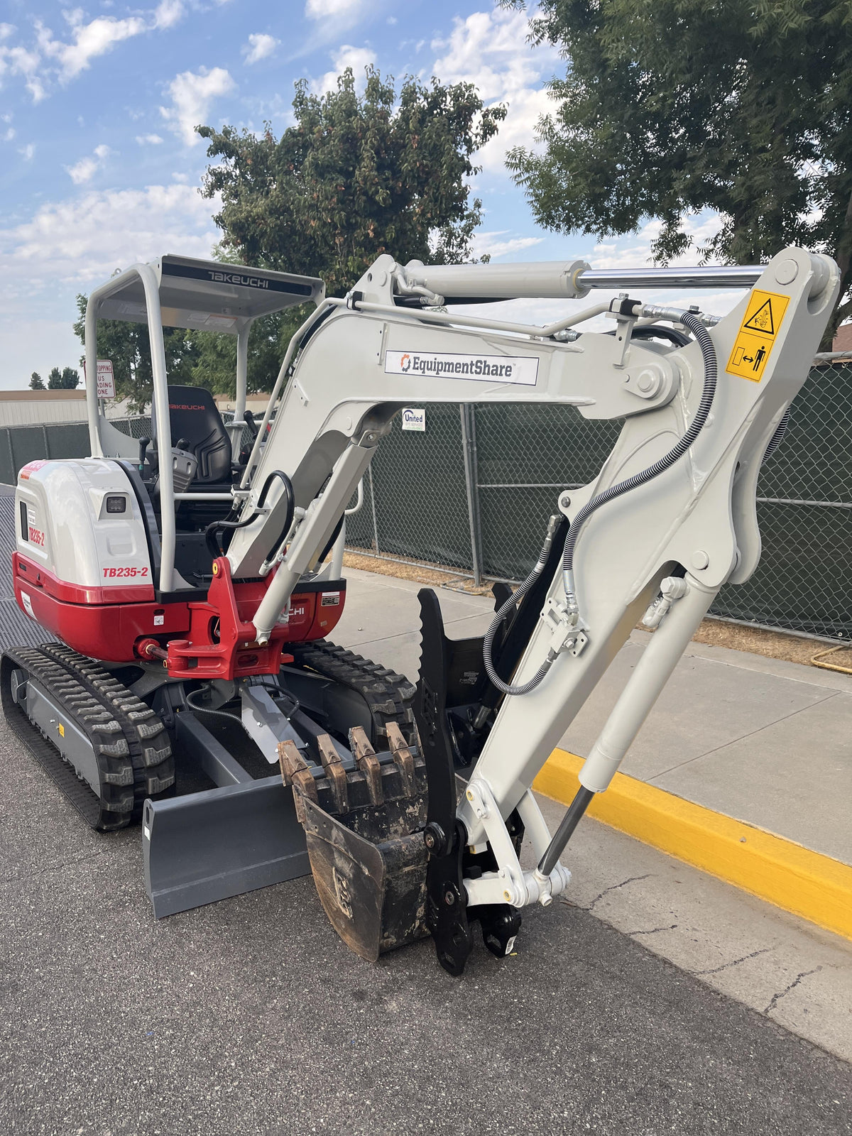 2024 TAKEUCHI TB235-2R