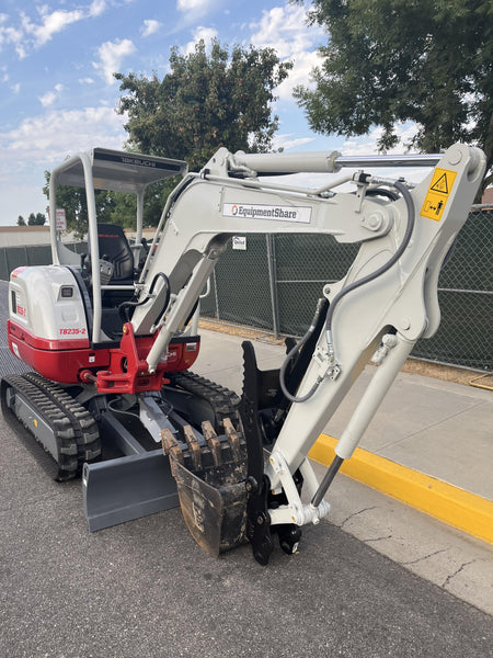 2024 TAKEUCHI TB235-2R