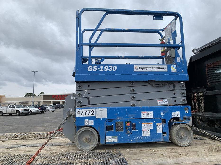 2019 Genie GS-1930 Fixed Rails with Chain Entry