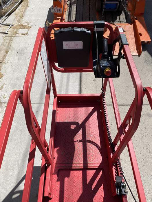 2020 MEC 1330SE Solid NM Tires, Steel Swing out Doors, LCS, Beacon, 900W Invertor