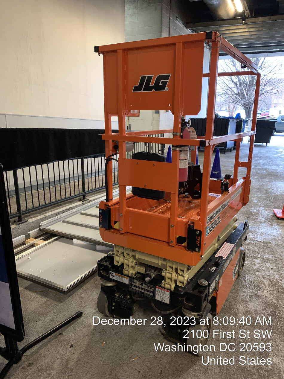 2022 JLG ES1330L