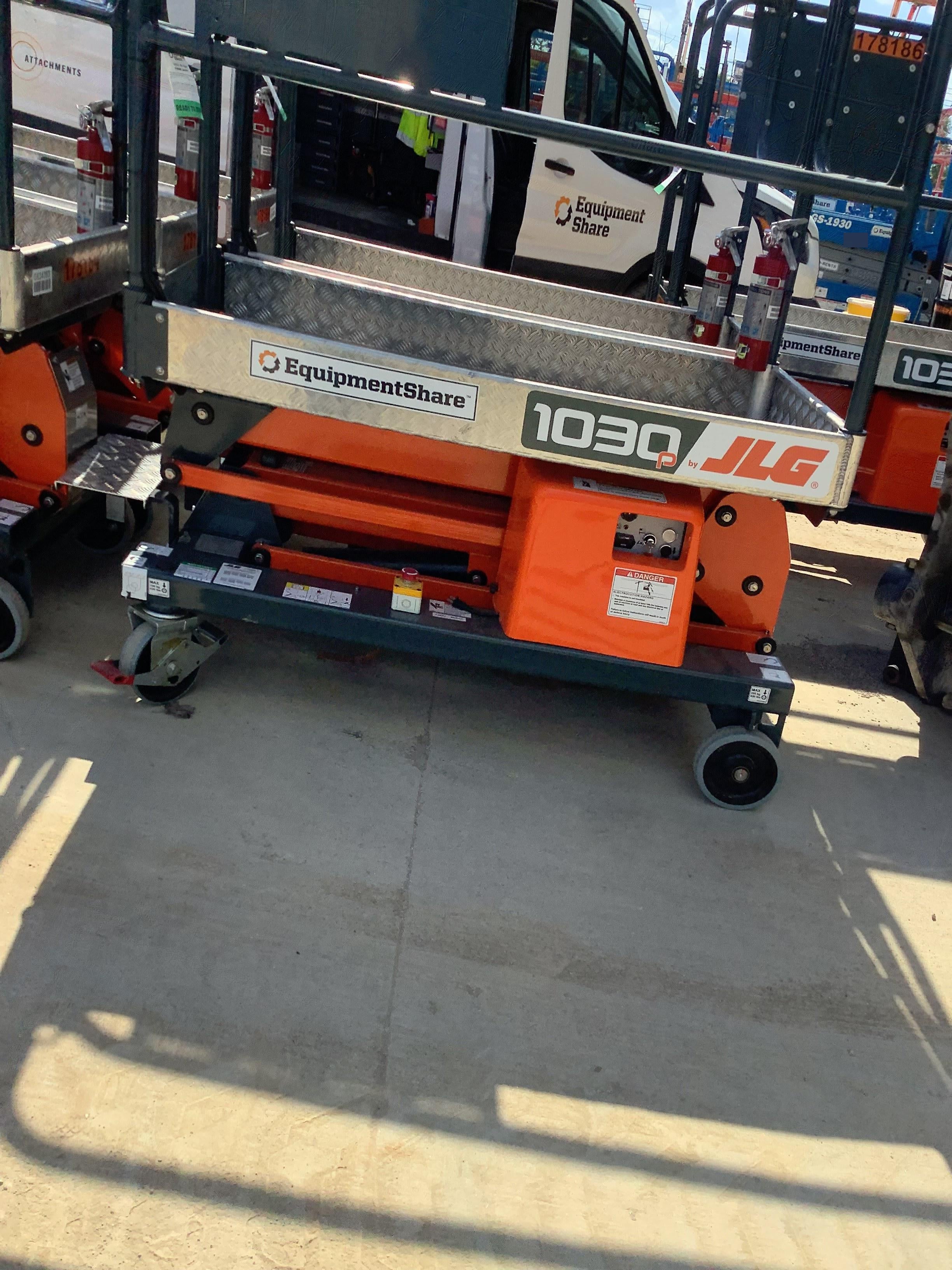 2021 JLG 1030P
