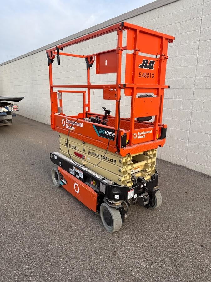 2025 JLG ES1932