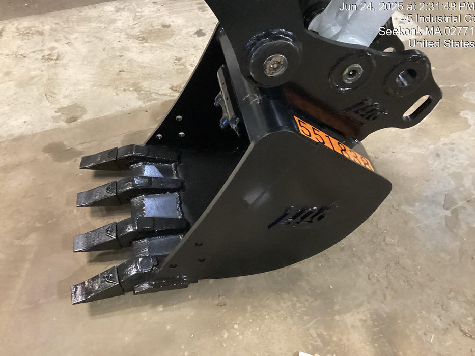 2025 TAKEUCHI 18" HD Bucket - Takeuchi