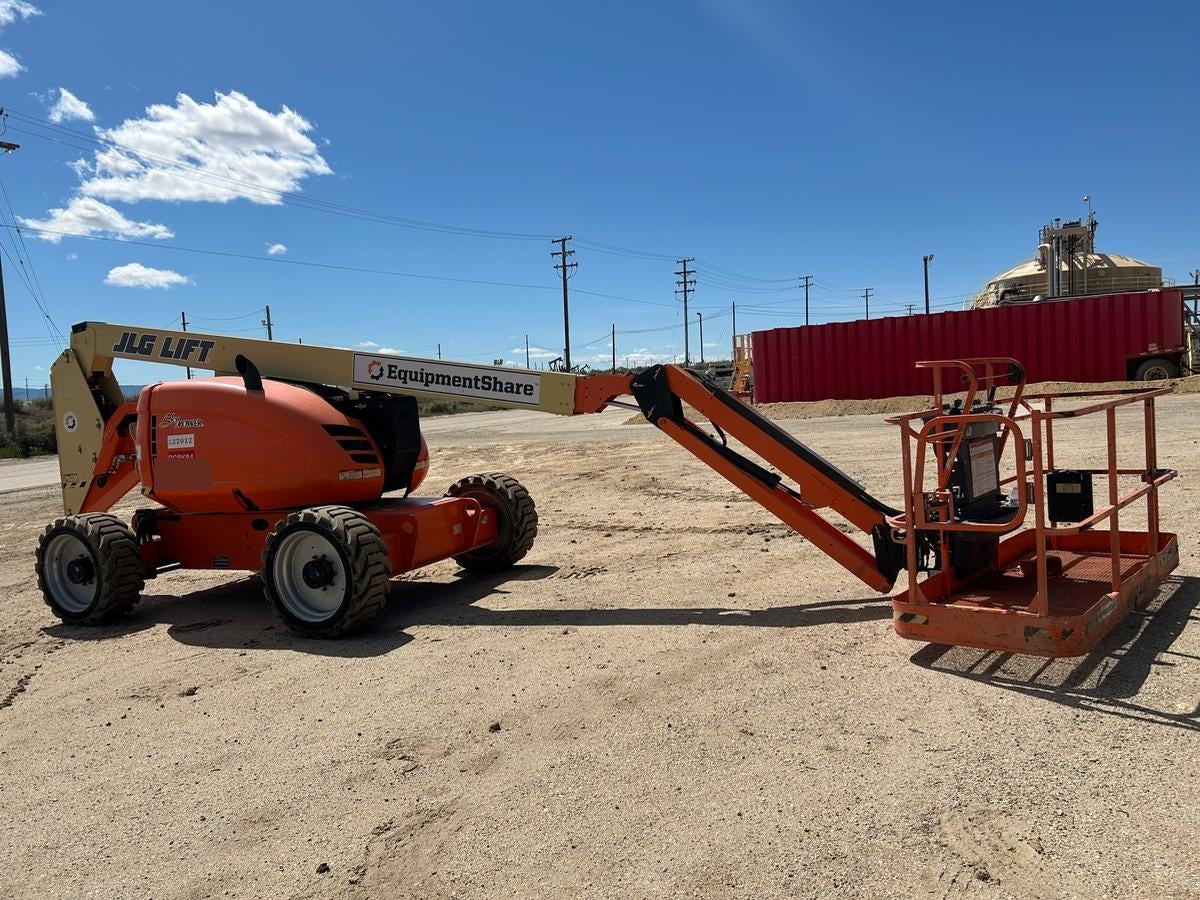 2021 JLG 600AJ
