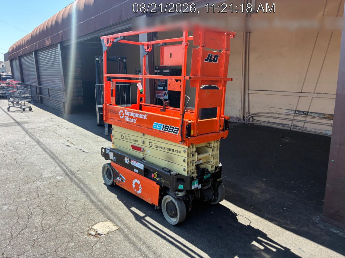 2023 JLG ES1932