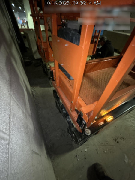 2022 JLG ES1330L