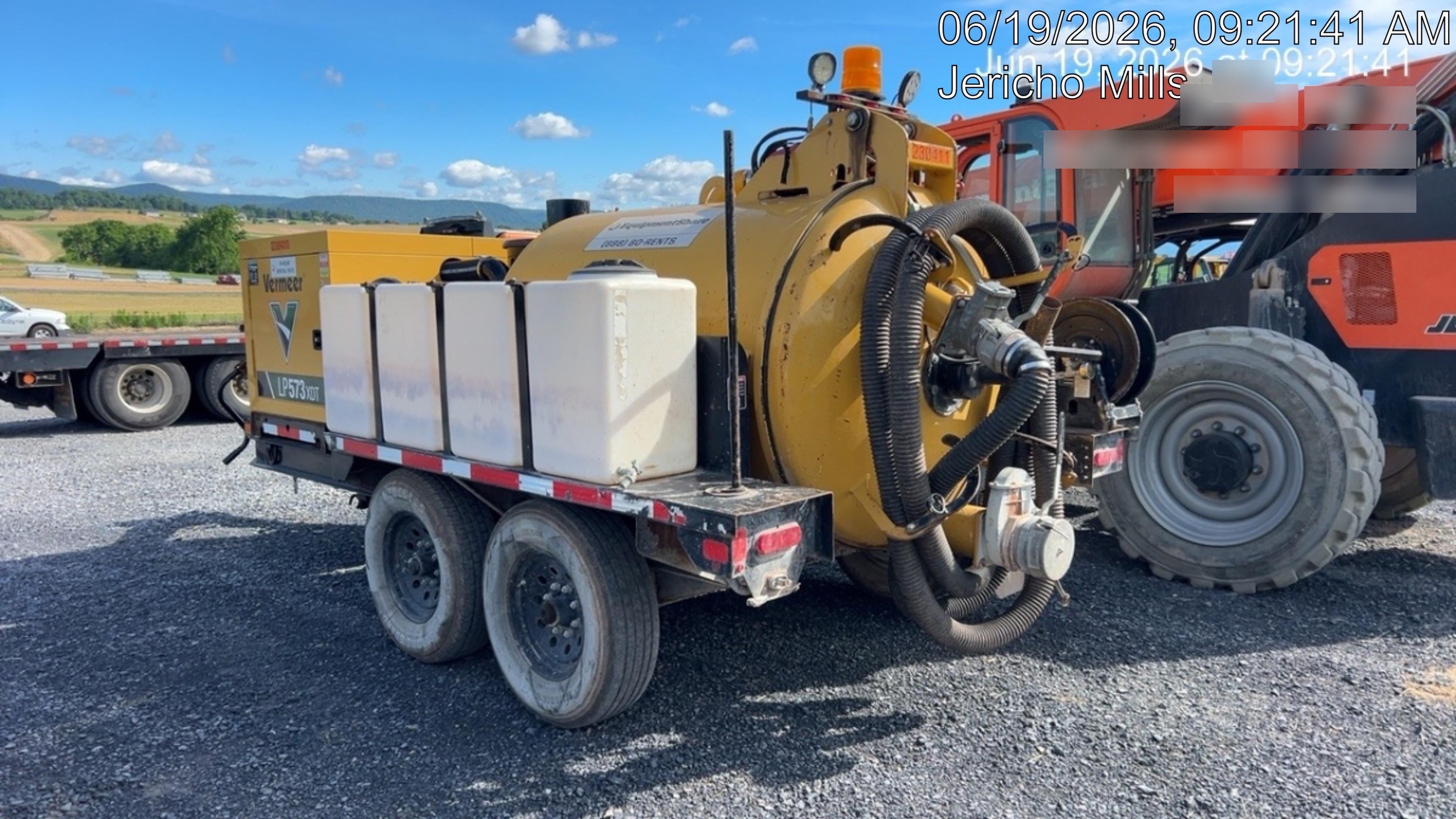 2022 Vac-Tron LP573XDT T4 Koehler Diesel Engine, 500 Gallon Debris Tank, x2 100 Gallon Water Tanks