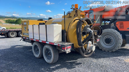 2022 Vac-Tron LP573XDT T4 Koehler Diesel Engine, 500 Gallon Debris Tank, x2 100 Gallon Water Tanks