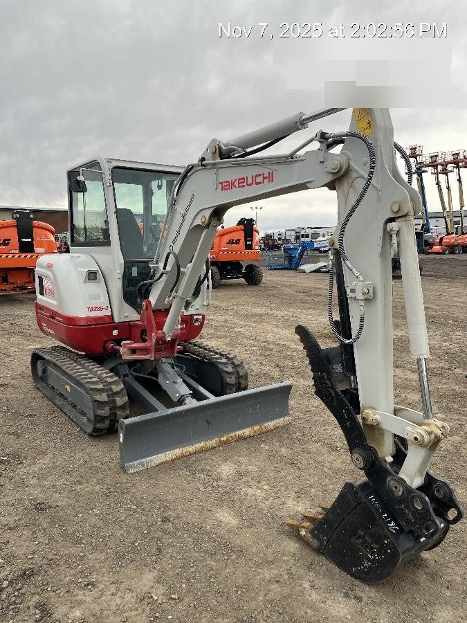 2025 TAKEUCHI TB235-2CR