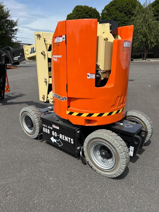 2025 JLG E300AJP
